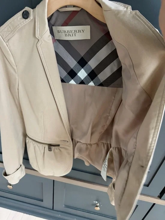 Burberry Women's Beige Tailored Peplum Jacket 6 - Picture 4 of 12